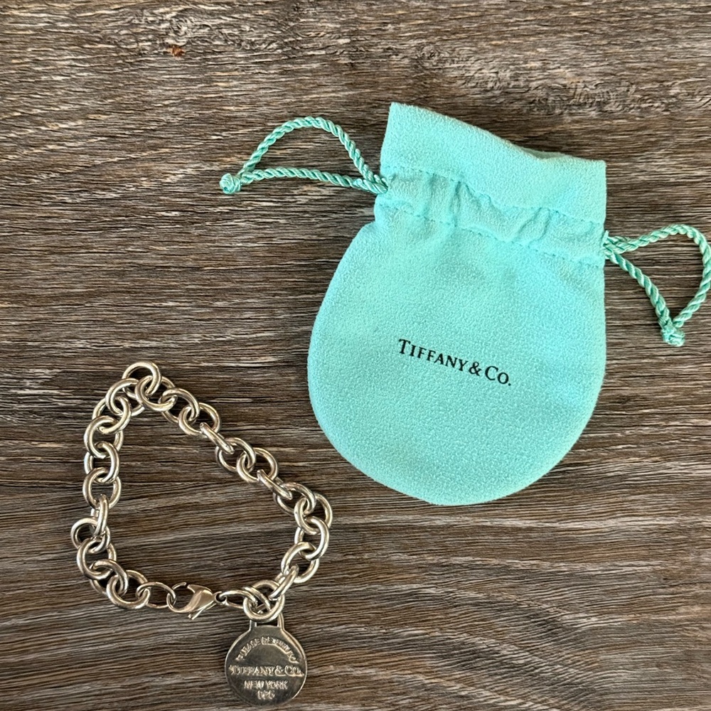 Tiffany & Co. Silver Chain Bracelet with Teal Pouch